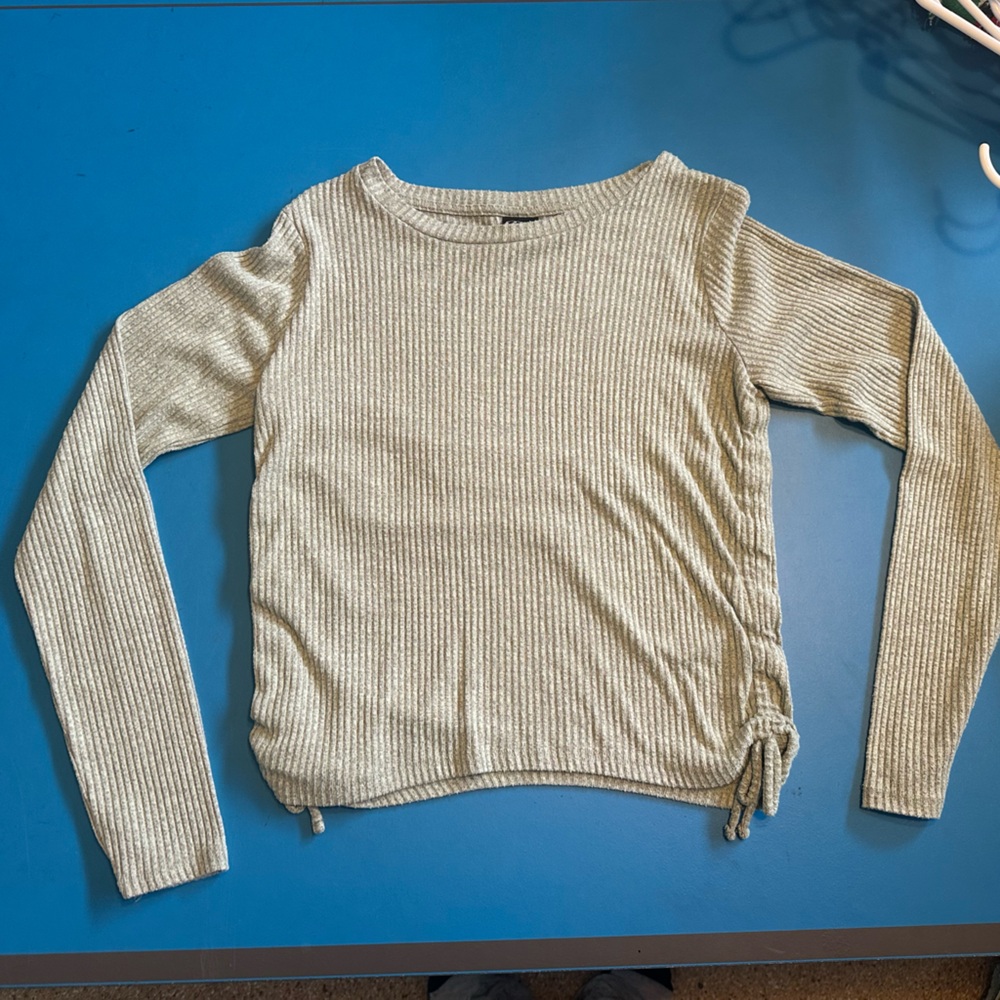 Long sleeve stylish tee for young girl.